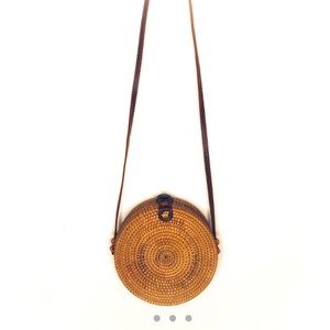 Straw circular purse